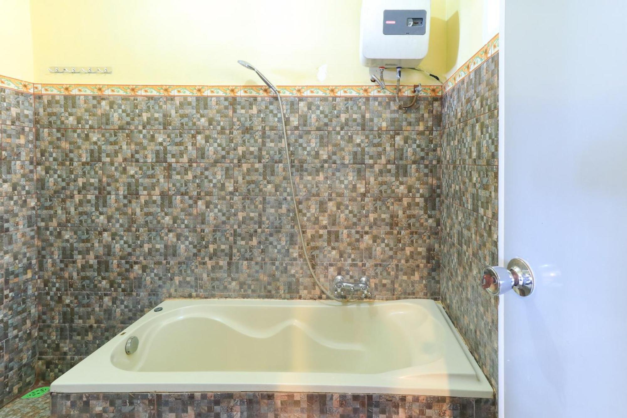 Hotel Tara Bar & Resto Air Sanih Kubutambahan  Rom bilde