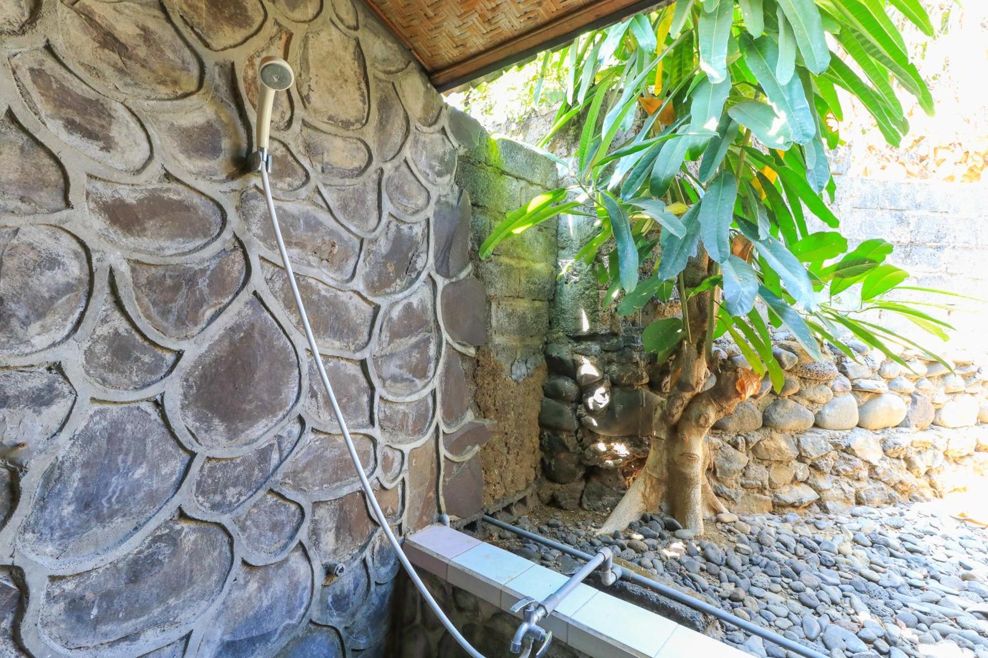 Hotel Tara Bar & Resto Air Sanih Kubutambahan  Rom bilde
